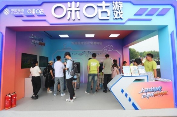 别再迷信花里胡哨的 UI！刘庆峰拆解AI真正的产品审美  90% 产品经理都搞错了